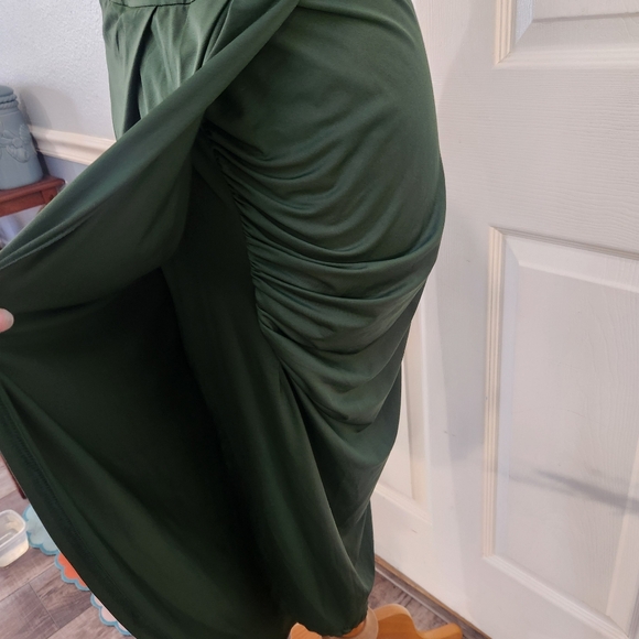 Elegant One-Shoulder Green Dress - Picture 8 of 16